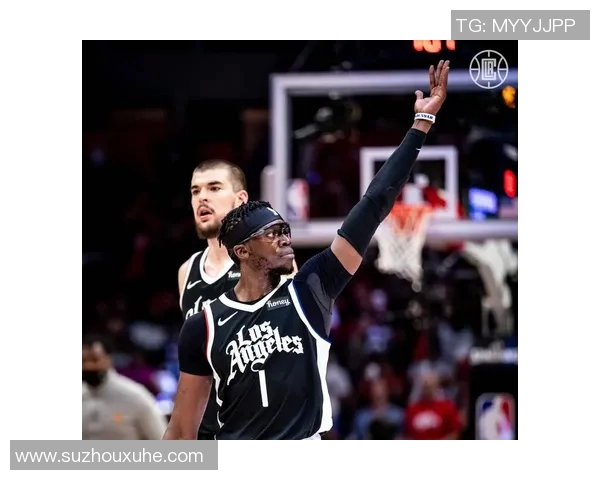 快船胜小牛，雷吉-杰克逊全场表现出色砍下32分